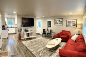 Beautiful, well-stocked home - sleeps 7!